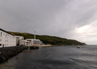 カリラ蒸留所にて