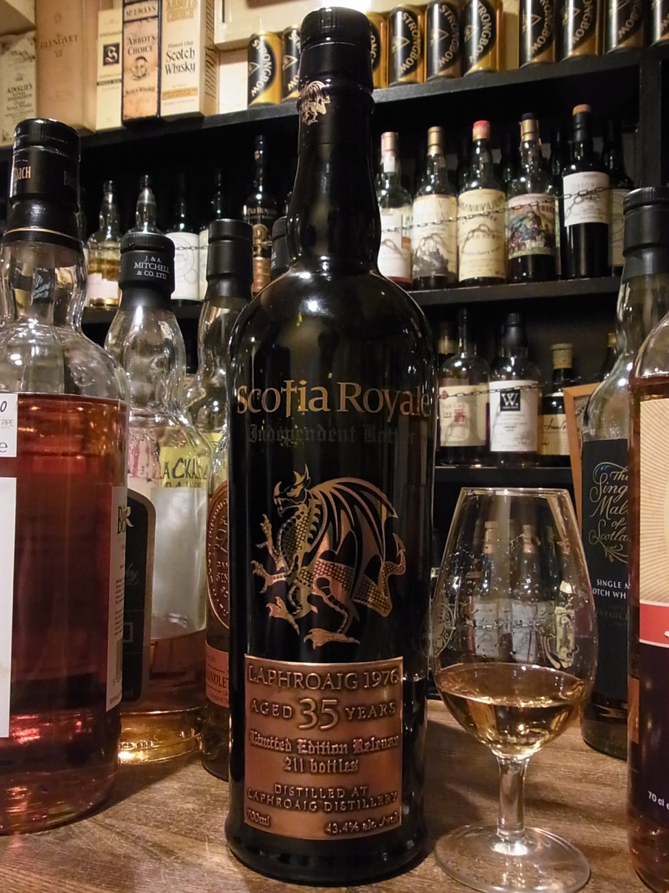 Laphroaig 1976 35年 限定版 211本　空き瓶 Laphroaig 1976 35年 限定版 211本 空き瓶 Laphroaig 1976 35年 限定版