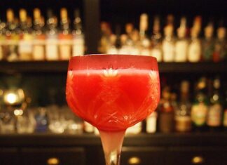 今宵の一杯「ブラッディ・メアリー」 東京都新宿区「Bar SALVAdOR」鈴木裕介さん
