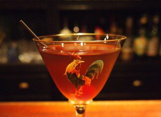 今宵の一杯「マンハッタン」 東京都新宿区「Bar SALVAdOR」鈴木裕介さん