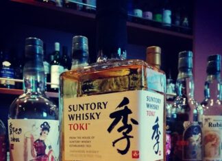 閑さや体にしみ入るウイスキー